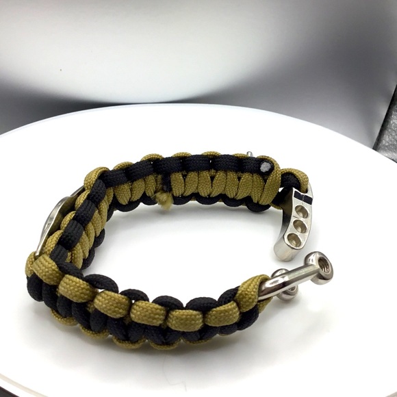 PARACORD. Choose One: Michigan, NOTRE’ Dame or ARMY! Adjustable! - Picture 3 of 5